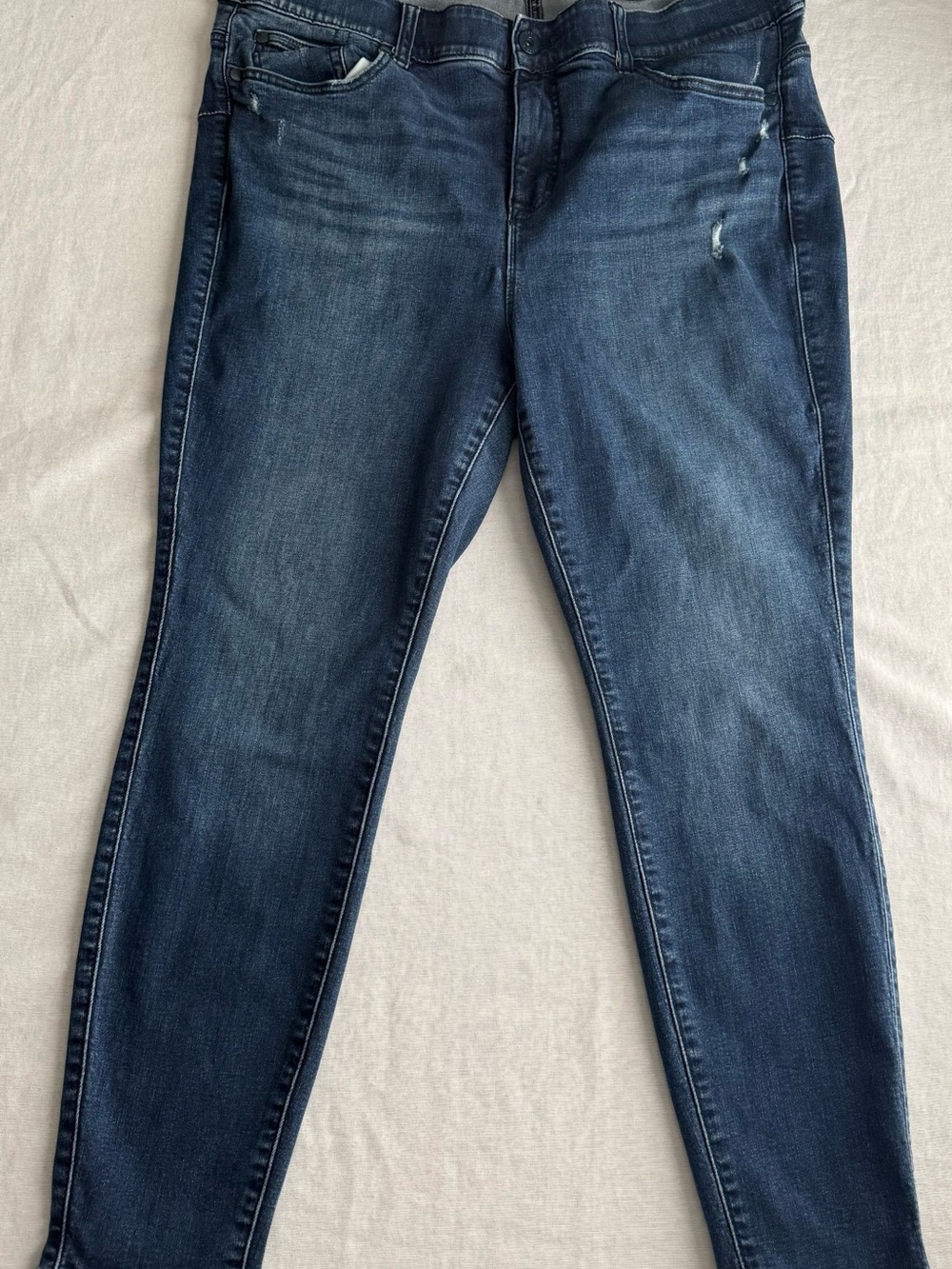 Torrid Bombshell Skinny Jeans 20S Super Soft Dark Wash Distressed Stretch